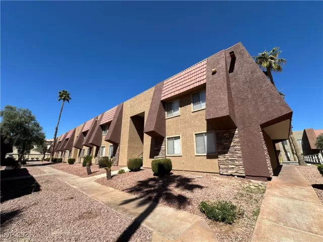 MLS: 2668124 Condo For Sale