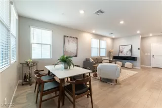 Photo #3: 2668169 Listing