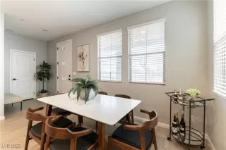 Photo #4: 2668169 Listing