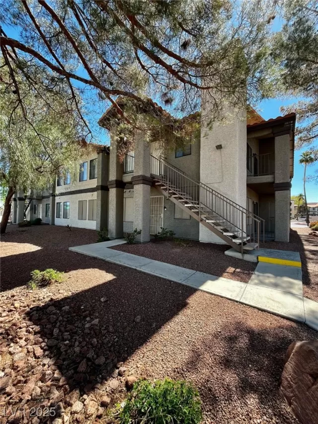 MLS: 2668266 Condo For Sale