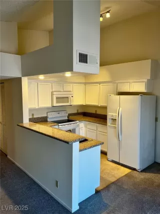 Photo #3: 2668266 Listing 