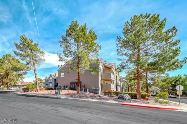 MLS: 2668299 Condo For Sale