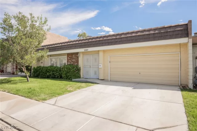 MLS: 2668308 Condo For Sale