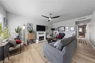 Photo #3: 2668338 Listing