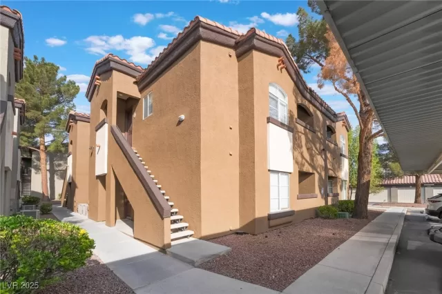 MLS: 2668353 Condo For Sale