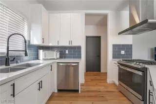 Photo #5: 2668353 Listing