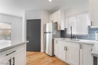 Photo #6: 2668353 Listing