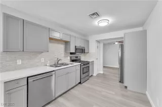 Photo #6: 2668362 Listing