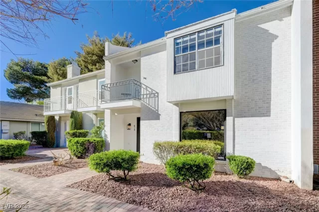 MLS: 2668374 Condo For Sale