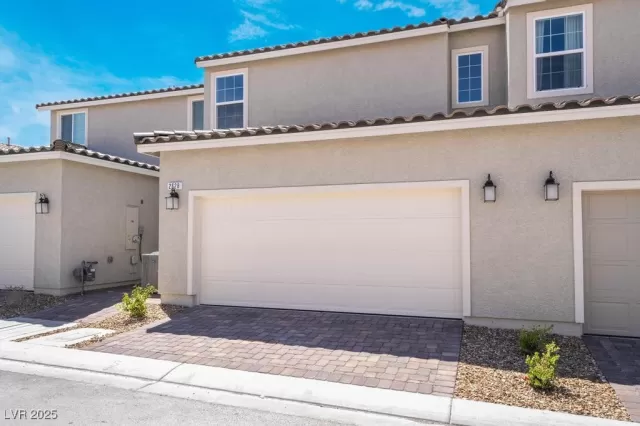 MLS: 2668388 Condo For Sale