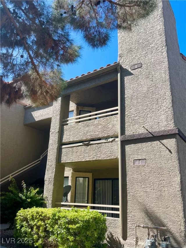 MLS: 2668399 Condo For Sale