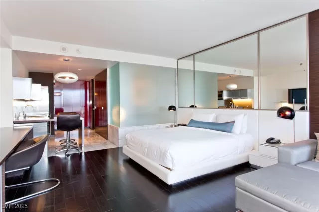 MLS: 2668405 Condo For Sale