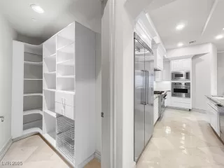 Photo #6: 2668480 Listing