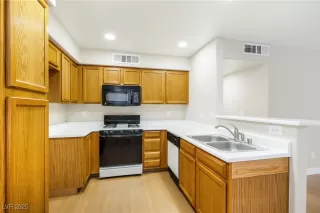 Photo #5: 2668493 Listing