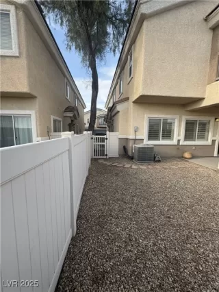 Photo #3: 2668520 Listing