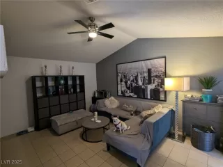 Photo #3: 2668541 Listing