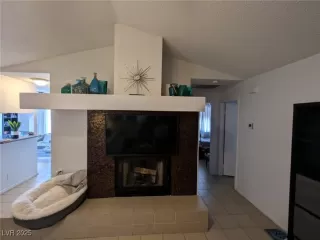 Photo #5: 2668541 Listing