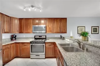 Photo #2: 2668627 Listing