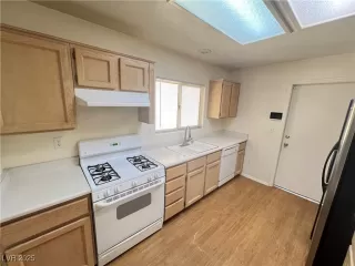 Photo #1: 2668662 Listing 