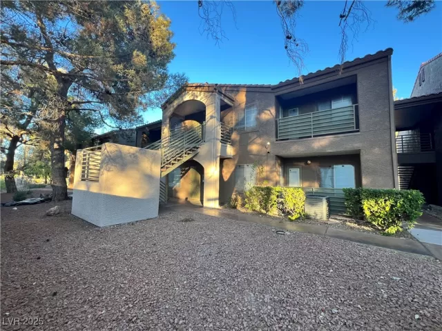 MLS: 2668663 Condo For Sale