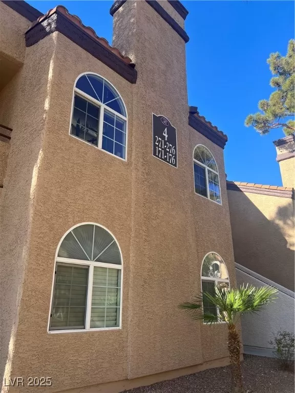 MLS: 2668674 Condo For Sale