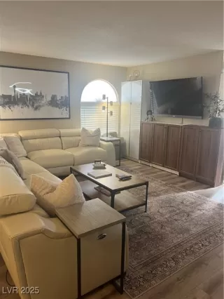 Photo #4: 2668674 Listing