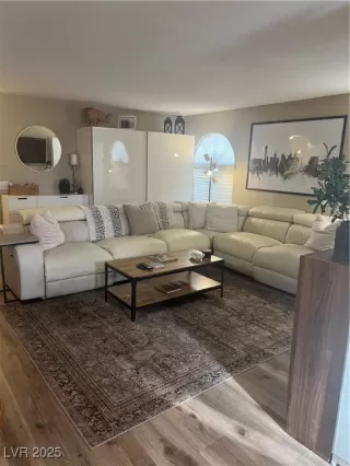 Photo #5: 2668674 Listing