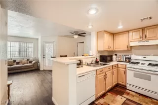 Photo #4: 2668718 Listing