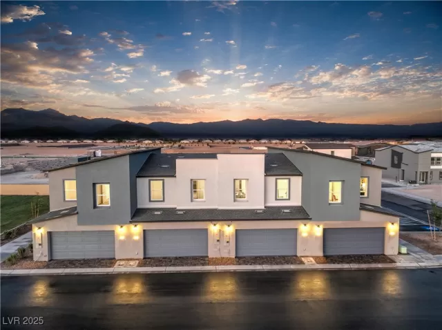 MLS: 2668731 Condo For Sale