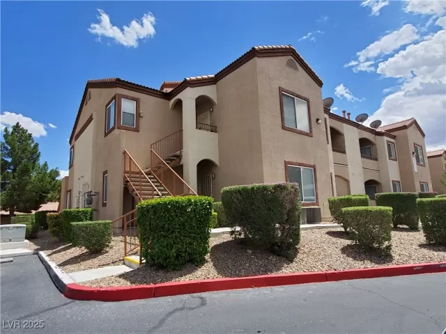MLS: 2668750 Condo For Sale