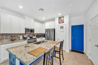 Photo #2: 2668795 Listing