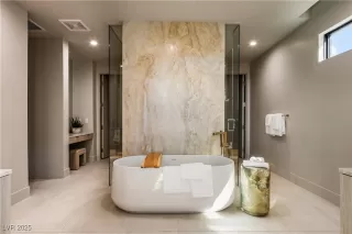 Photo #5: 2668829 Listing 