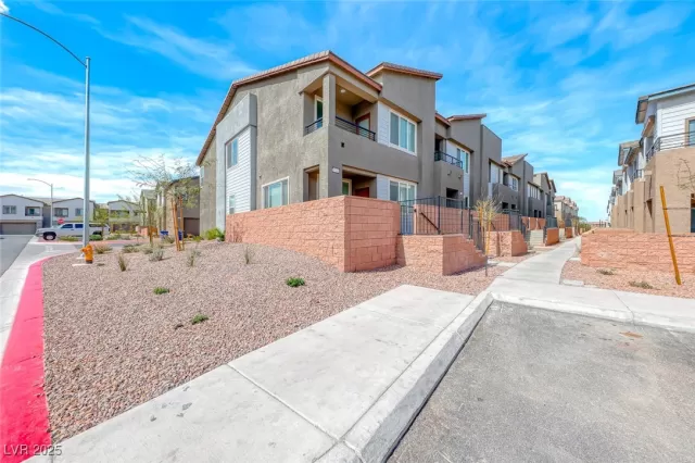 MLS: 2668850 Condo For Sale