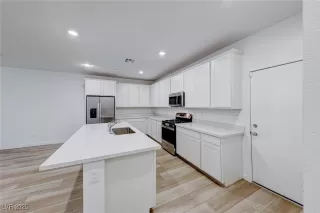 Photo #5: 2668850 Listing 