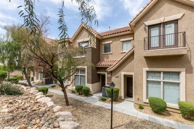 MLS: 2668853 Condo For Sale