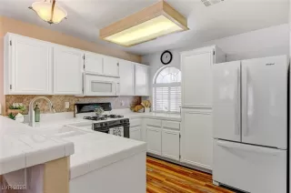 Photo #2: 2668902 Listing