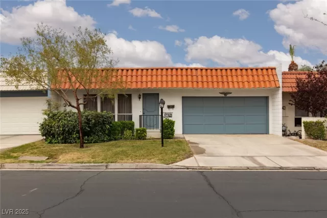 MLS: 2668946 Condo For Sale