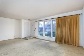 Photo #4: 2668946 Listing