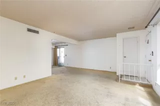 Photo #5: 2668946 Listing