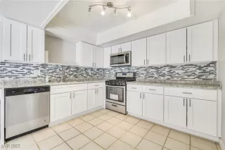 Photo #3: 2668965 Listing