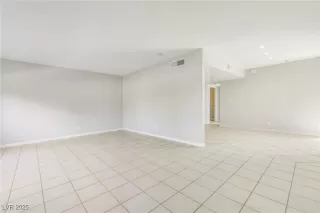 Photo #6: 2668965 Listing