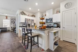 Photo #4: 2669004 Listing