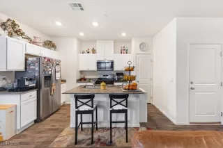 Photo #5: 2669004 Listing