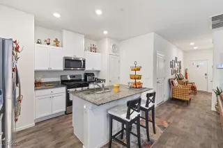 Photo #6: 2669004 Listing