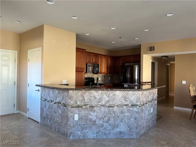 MLS: 2669016 Condo For Sale