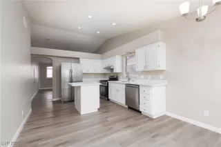 Photo #5: 2669043 Listing 