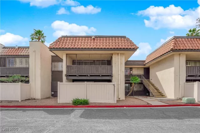 MLS: 2669116 Condo For Sale