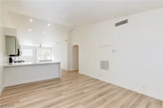 Photo #5: 2669117 Listing 