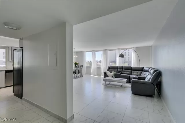 MLS: 2669142 Condo For Sale