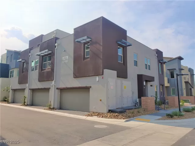 MLS: 2669333 Condo For Sale